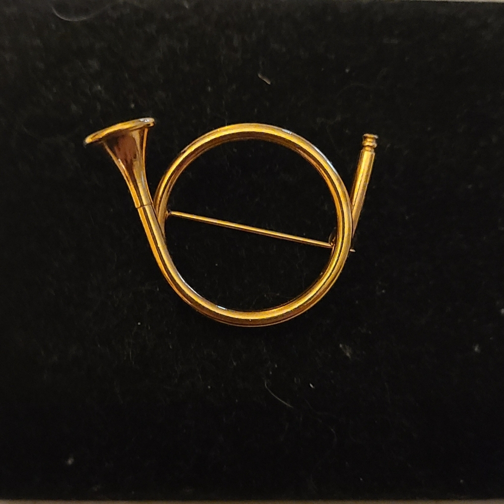 French horn pin